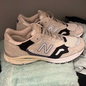 New Balance 920 Size 9.5 Mens